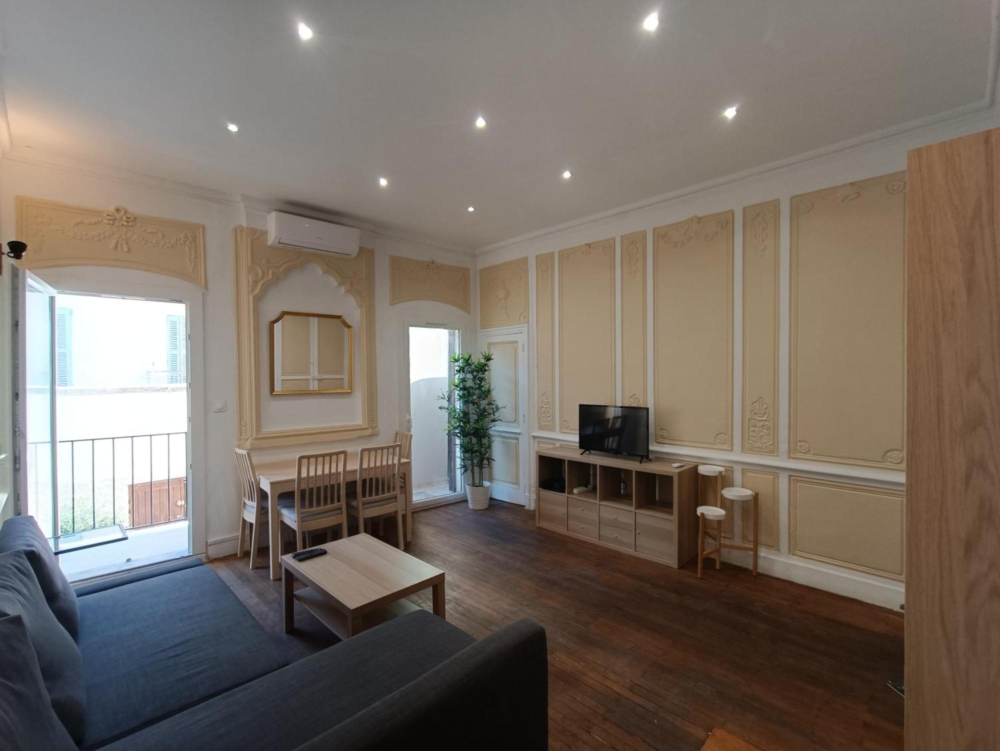 Appartements Et Studio Renoves En 2022, Intra Muros Avignon Exterior photo
