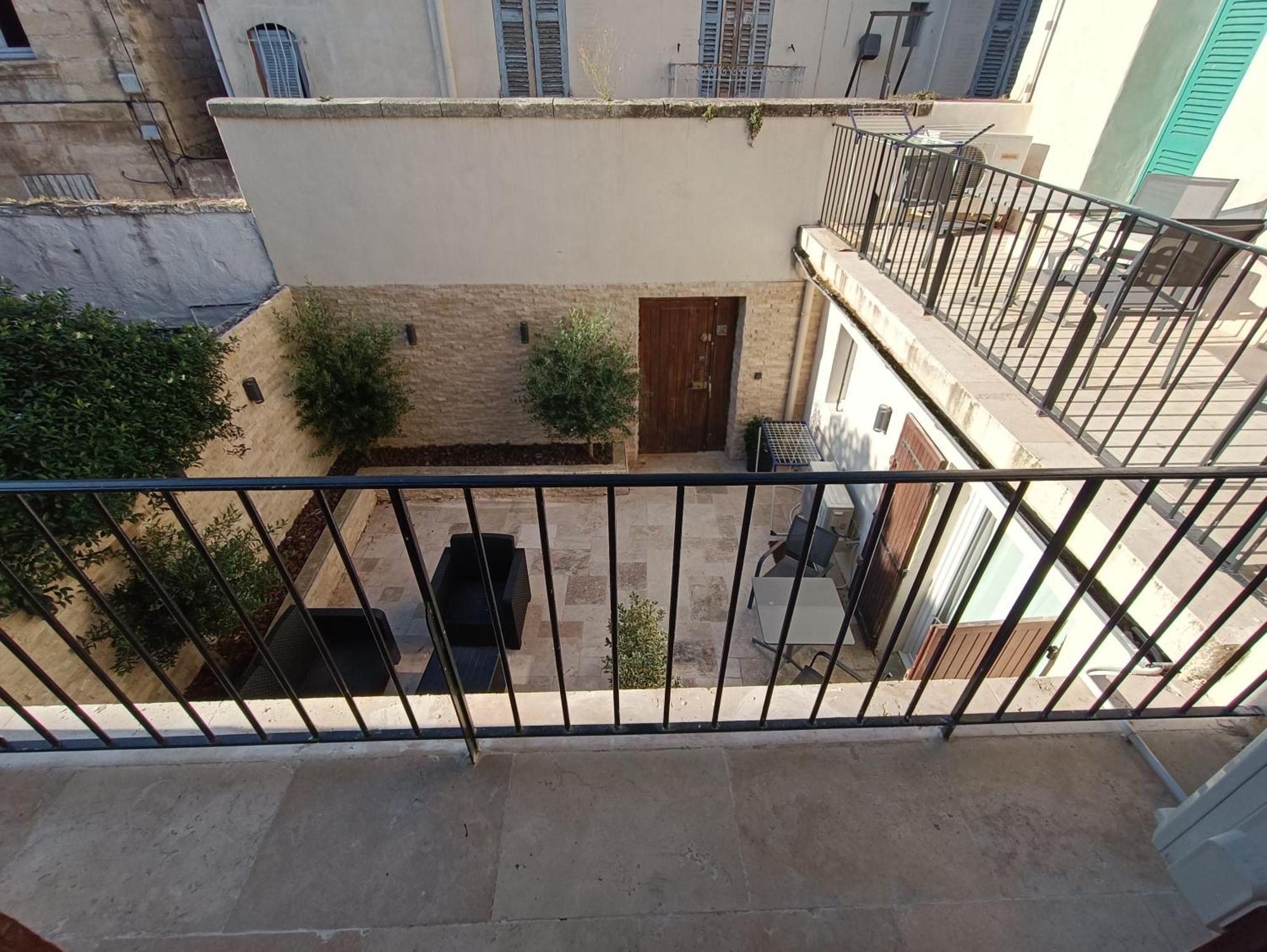 Appartements Et Studio Renoves En 2022, Intra Muros Avignon Exterior photo