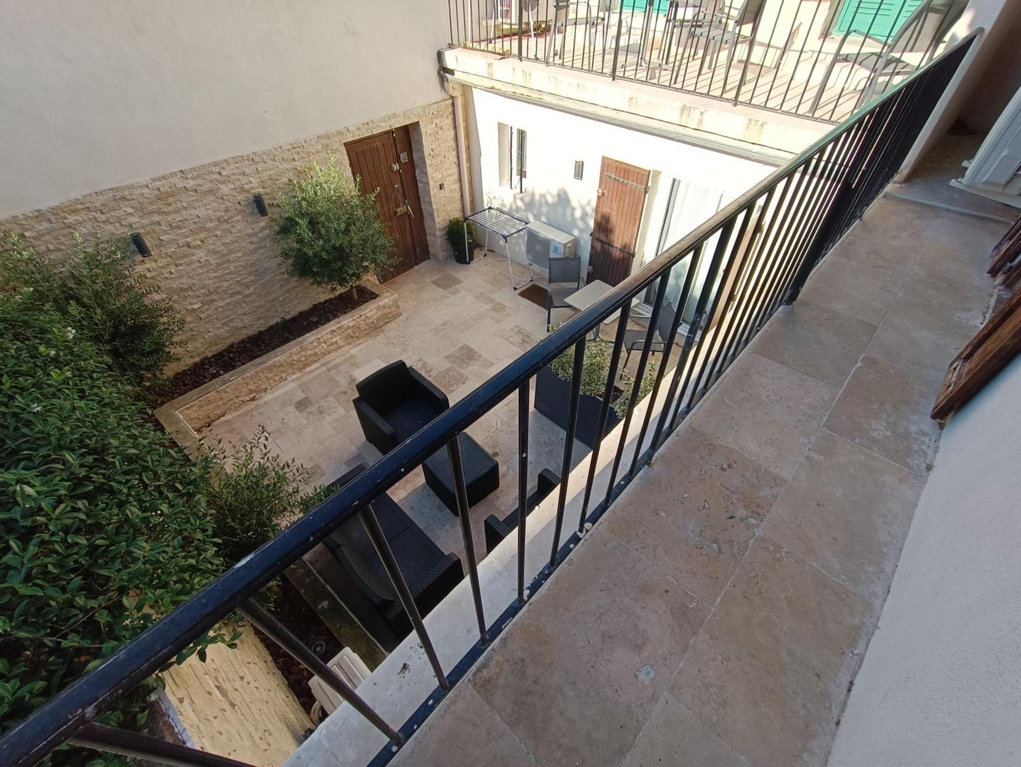 Appartements Et Studio Renoves En 2022, Intra Muros Avignon Exterior photo